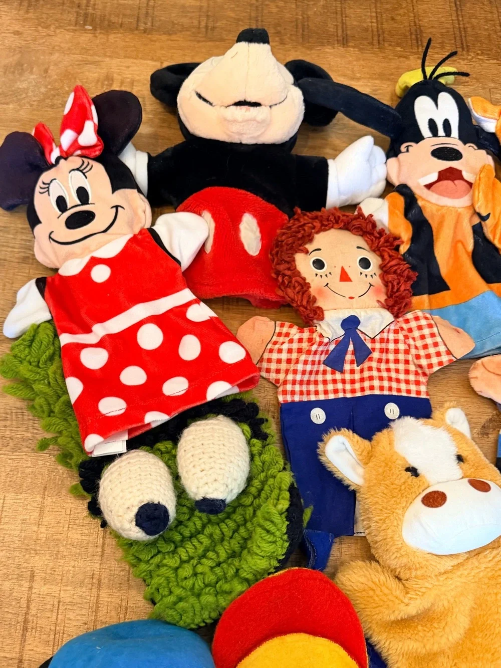 huge bundle of over 25 hand puppets vintage Disney crochet and so much more